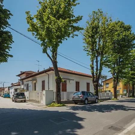 Locazione Turistica Carlotta Casa vacanze Forte dei Marmi
