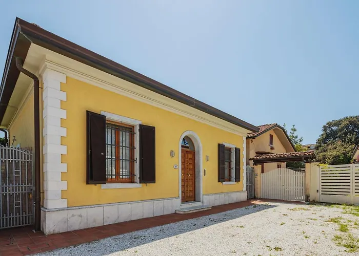 Holiday home Carlotta By Interhome Forte dei Marmi