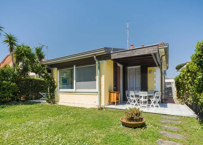 Carlotta By Interhome Holiday home Forte dei Marmi